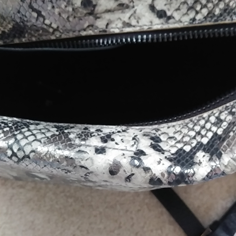 Handbag - Picture 8 of 9